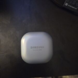 Samsung White Square Earbuds Charging Case